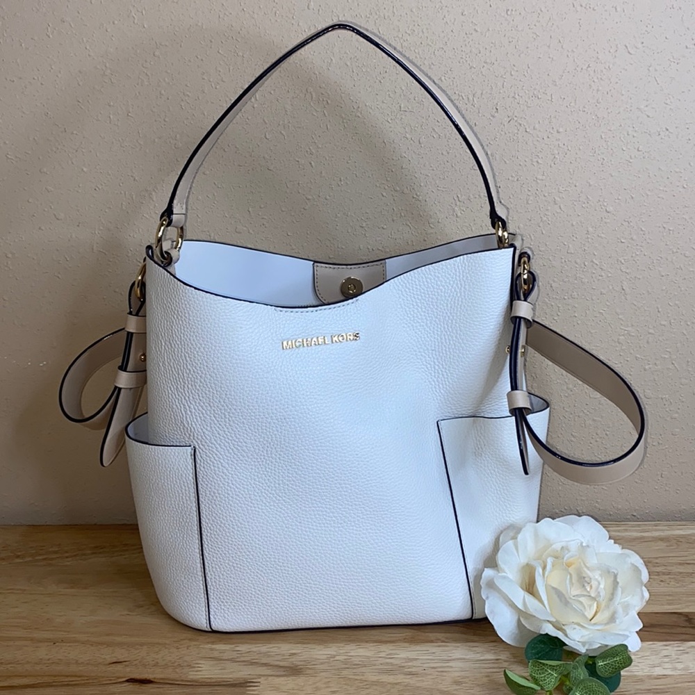 MICHAEL Michael Kors Bedford Bucket Shoulder Bag-Off White